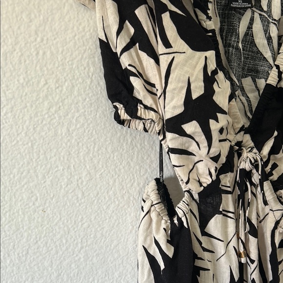 City Chic Black and White Puff Sleeve Jumpsuit with Back/Side Cutout - Picture 4 of 9